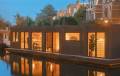 В Нидерландах построили плавучий дом